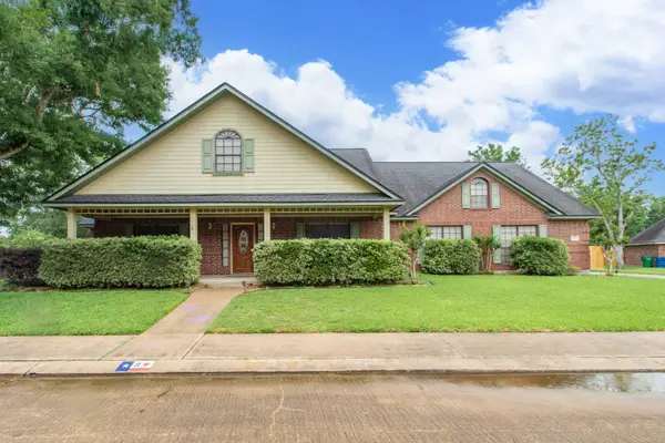 9 N Cay Court, Angleton, TX 77515