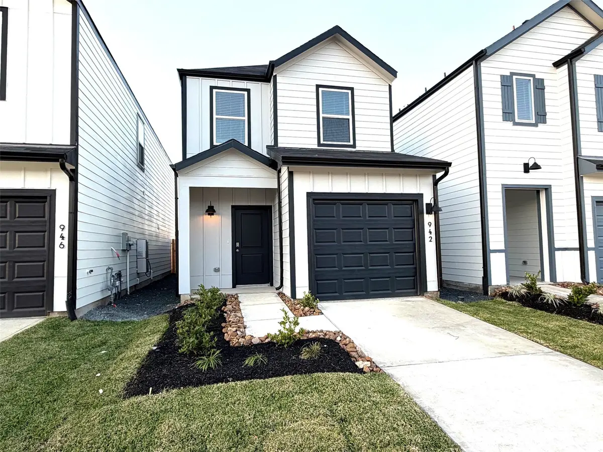 942 Moon Drop Lane, Houston, TX 77090 - Image #1