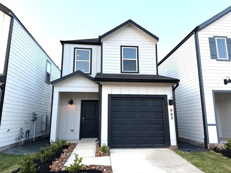 942 Moon Drop Lane, Houston, TX 77090 - Image #2