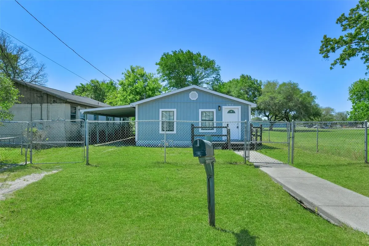 6905 Speaker Street, Hitchcock, TX 77563 - #1