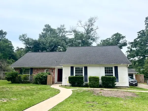 208 Pine Valley, Huntsville, TX 77320