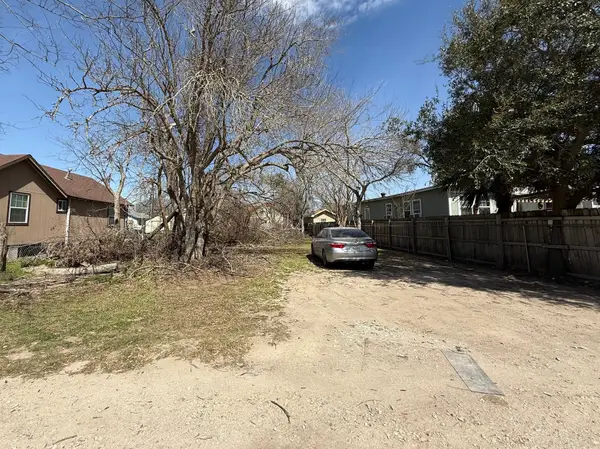 912 Main Street, Palacios, TX 77465