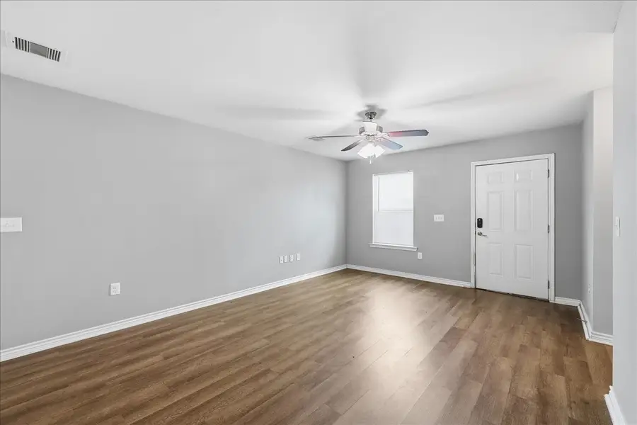 228 W Elm Avenue, Winnie, TX 77665 - #3