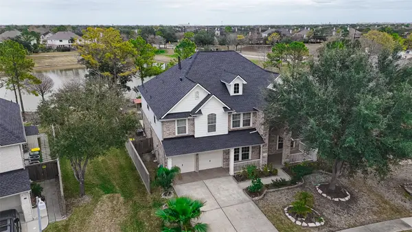 2211 Signal Hill Drive, Pearland, TX 77584
