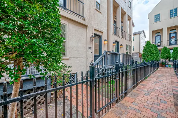 2520 Sherwin Street, Houston, TX 77007
