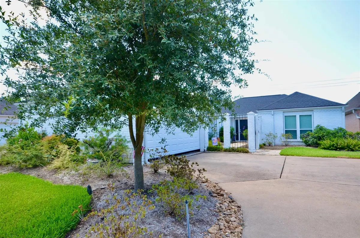 2923 Country Club Boulevard, Sugar Land, TX 77478 - #1