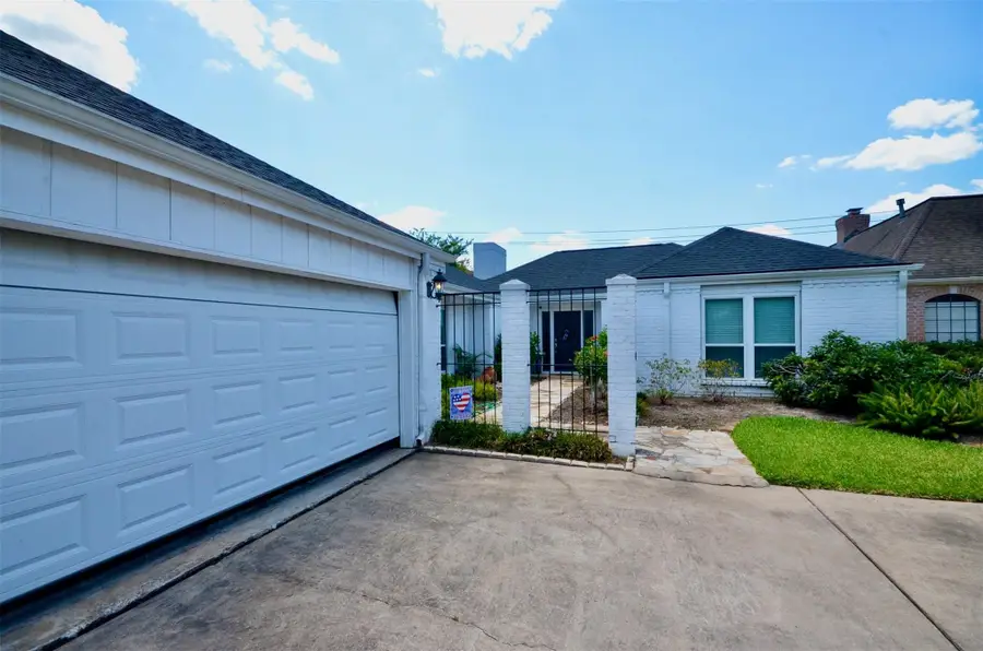 2923 Country Club Boulevard, Sugar Land, TX 77478 - #2