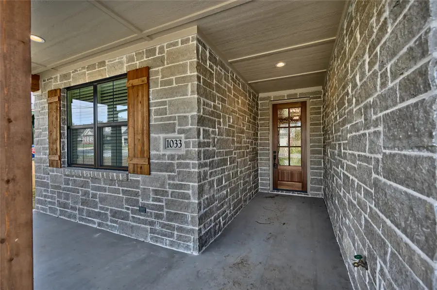 1033 South Masonic Street, Bellville, TX 77418 - #2