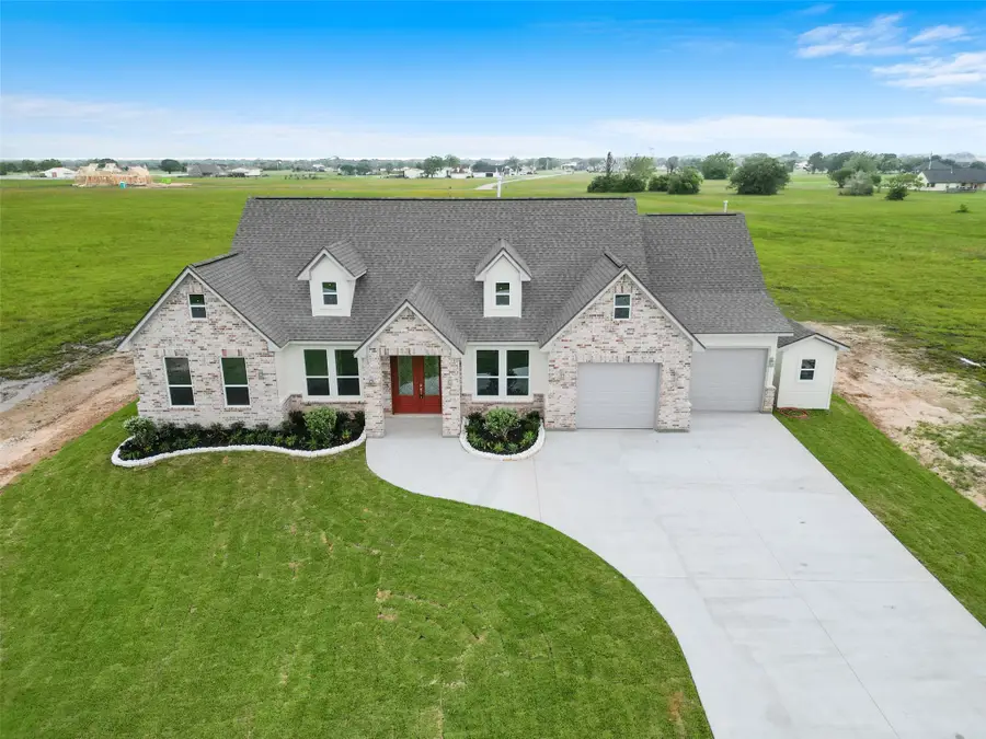 619 Longhorn Trail, Angleton, TX 77515 - Image #2