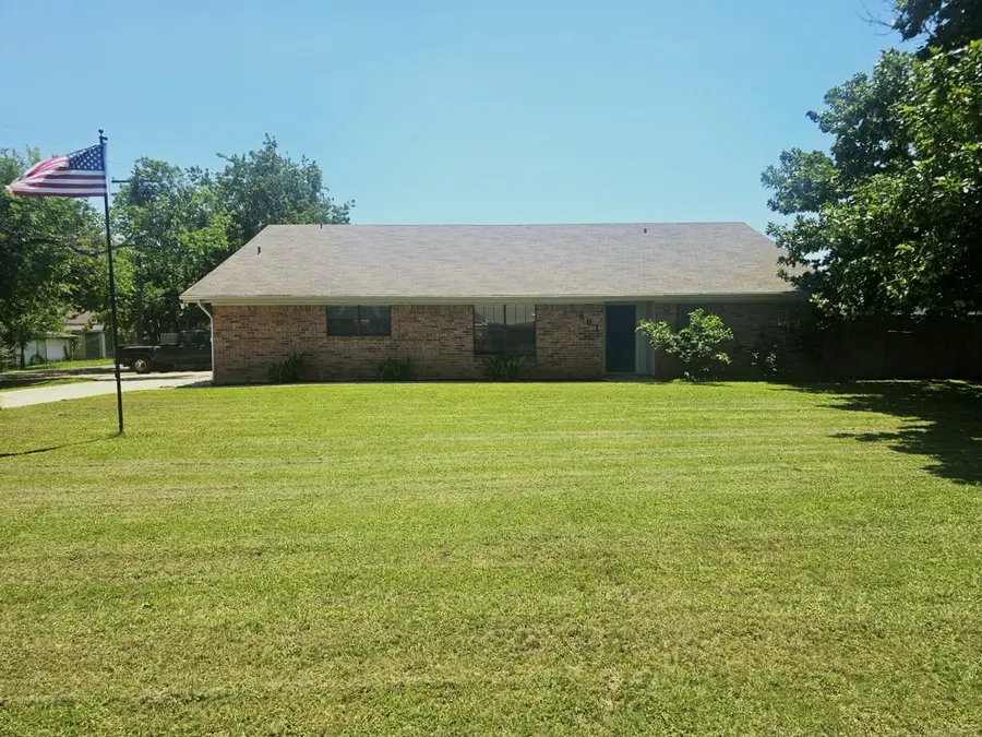 601 Rogers Street, Normangee, TX 77871 - #2