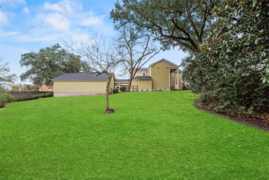 1106 Avenue O, Huntsville, TX 77340 - Image #2