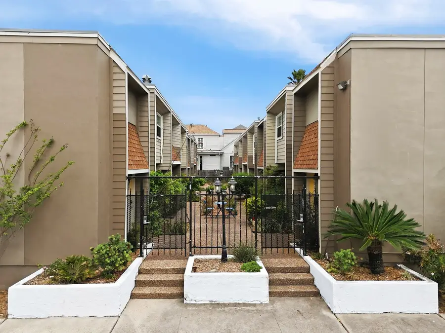 424 15th Street #104, Galveston, TX 77550 - #2