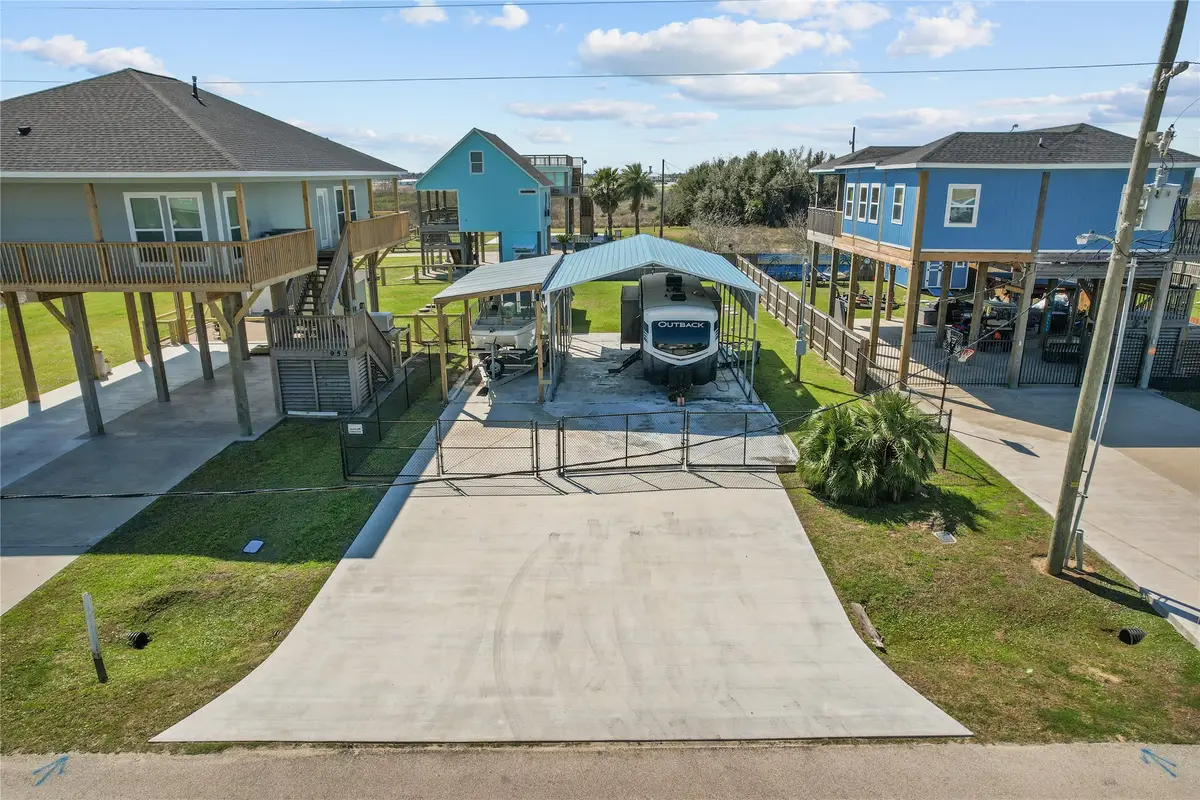 957 S Tinkle Lane, Crystal Beach, TX 77650 - #1