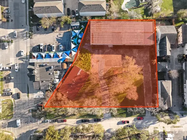 909 E Fisher Street, Houston, TX 77018