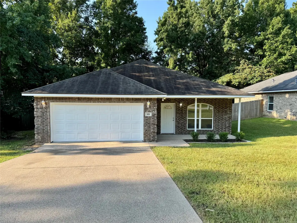 328 Green Leaf Street, Huntsville, TX 77340 - Image #1