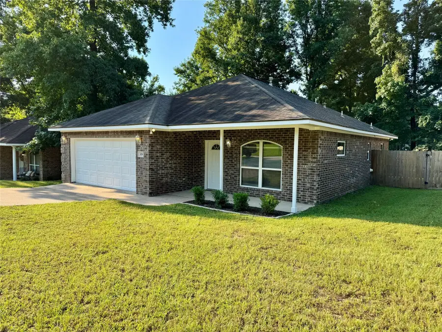 328 Green Leaf Street, Huntsville, TX 77340 - Image #2