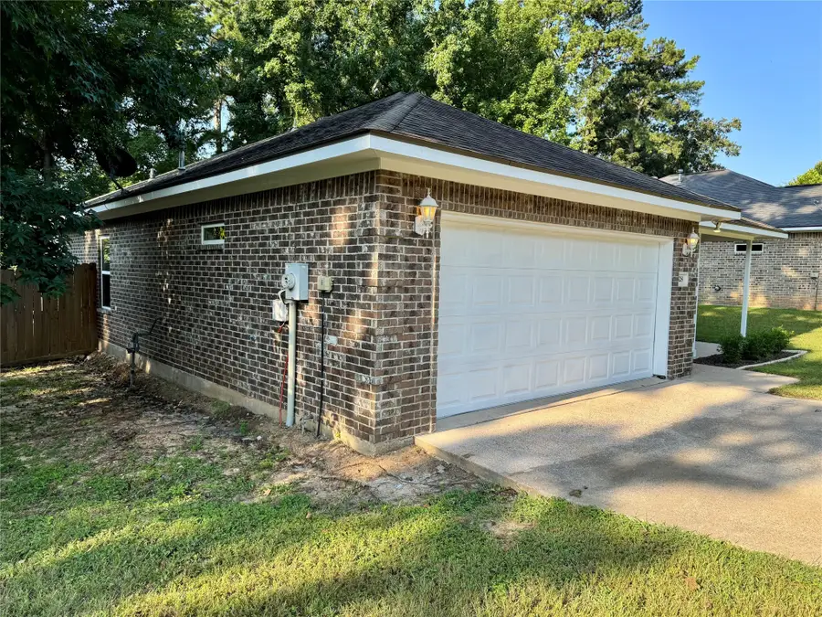 328 Green Leaf Street, Huntsville, TX 77340 - Image #3