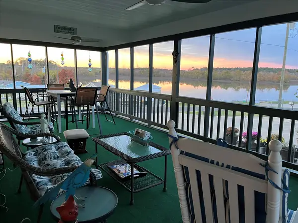 332 S Oak Lee Drive S, Onalaska, TX 77360