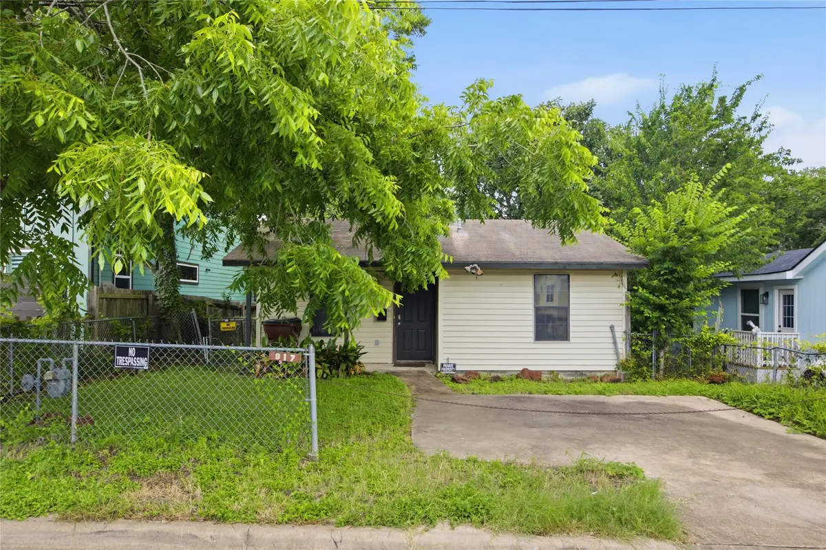 817 Chihuahua Street, Lockhart, TX 78644 - #1