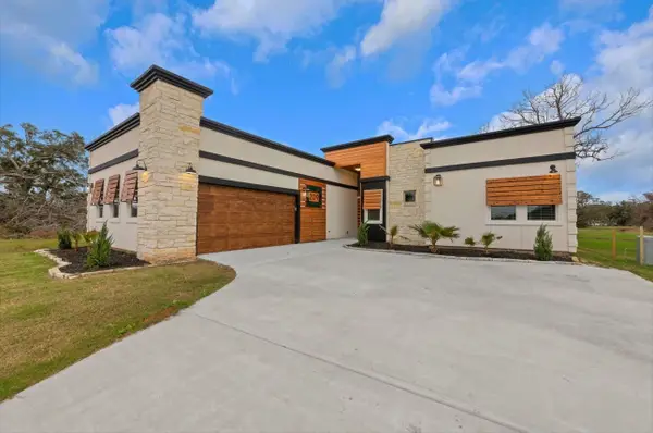 209 Horse Shoe Trail, Angleton, TX 77515