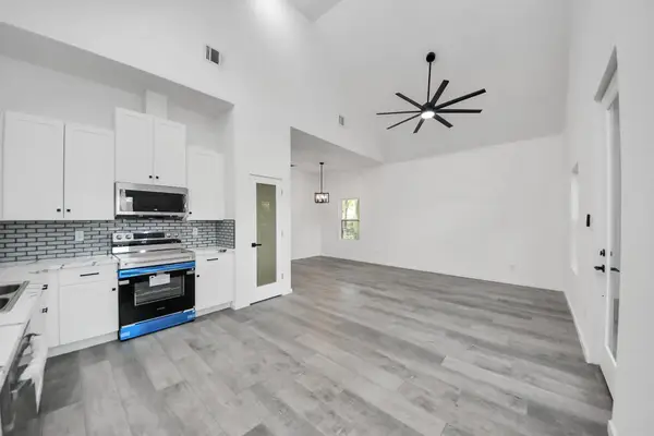 605 E Murrill Ave, Baytown, TX 77520