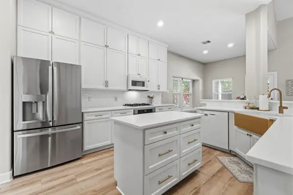 158 Hansom Trail Street, The Woodlands, TX 77382