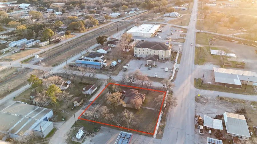 111 W York Street, Ganado, TX 77962 - #2