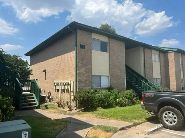 1516 Bay Area Boulevard #B2, Houston, TX 77058
