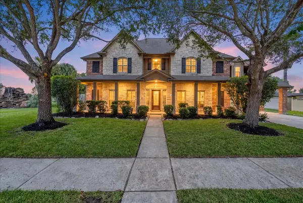 1618 Stoney Lake Drive, Friendswood, TX 77546