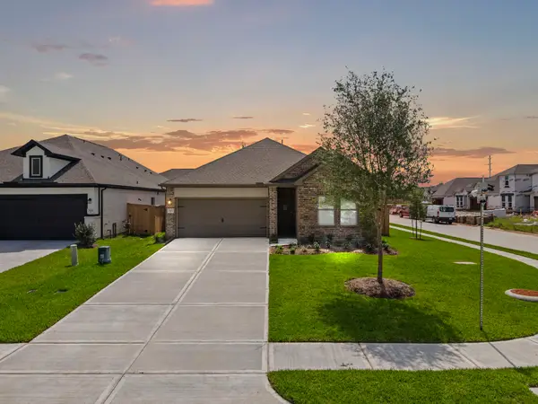 3502 Atlas Point Lane, Angleton, TX 77515