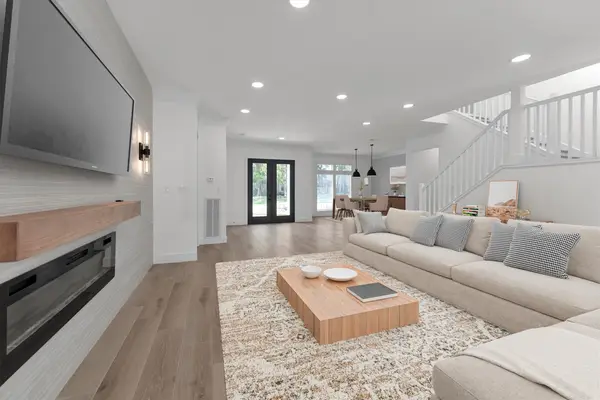 30 E Wedgemere Circle, The Woodlands, TX 77381