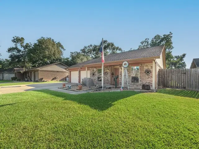 617 Dogwood Street, Lake Jackson, TX 77566 - Image #2