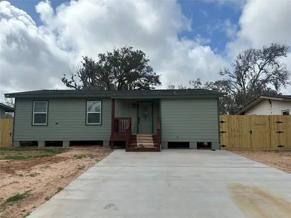 524 Magnolia Street, Lake Jackson, TX 77566