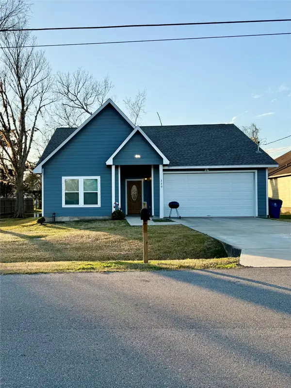 220 Brown Street, West Columbia, TX 77486