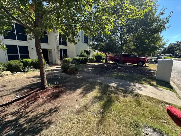 6005 Rayburn Drive, Fort Worth, TX 76133