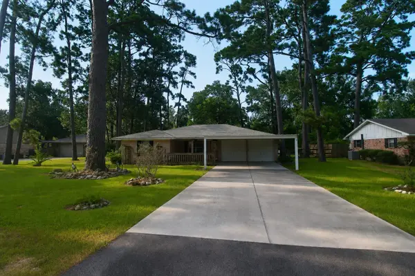 2712 Whispering Pines Street, Baytown, TX 77521