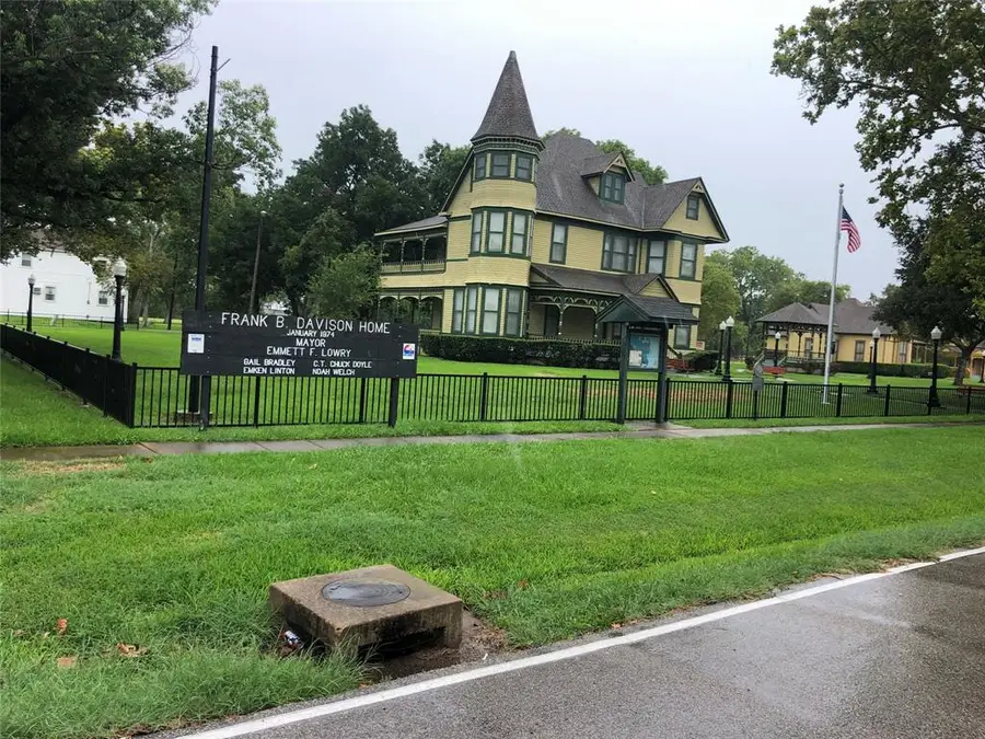 211 2nd Street N, Texas City, TX 77590 - Image #2