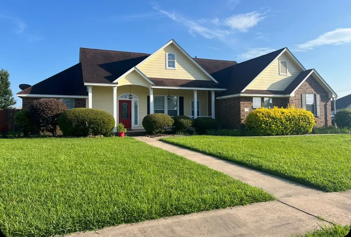 101 Revere Ct, Clute, TX 77531 - Image #1