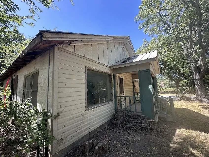 304 N Buffalo Street, Chico, TX 76431 - #1