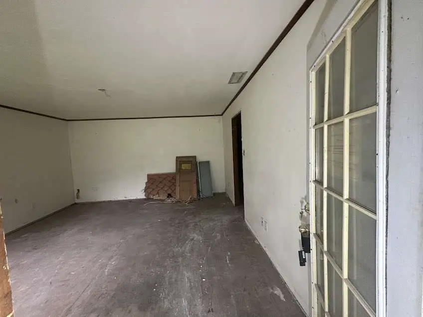304 N Buffalo Street, Chico, TX 76431 - #2