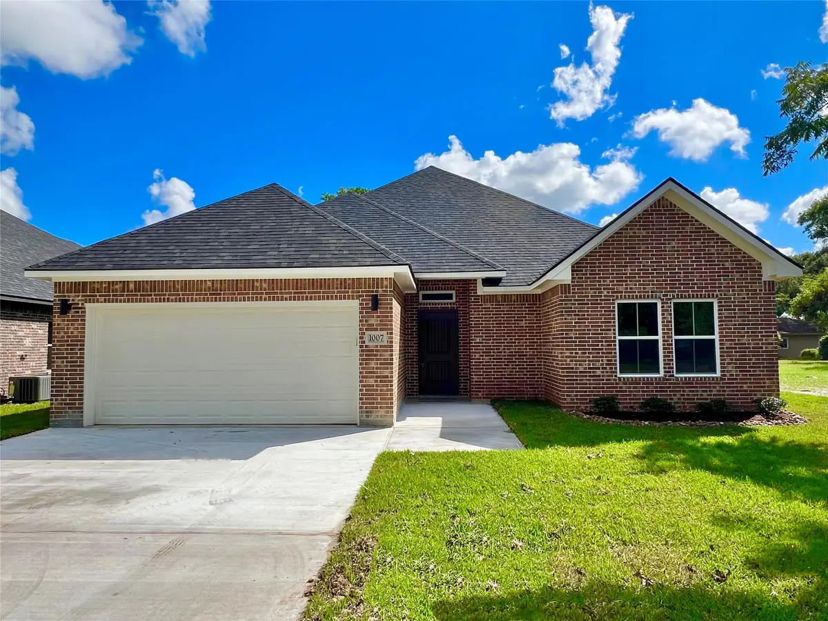 1007 S Anderson Street, Angleton, TX 77515 - Image #1