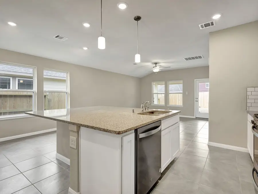 6642 Lahna Oak, Conroe, TX 77304 - Image #3