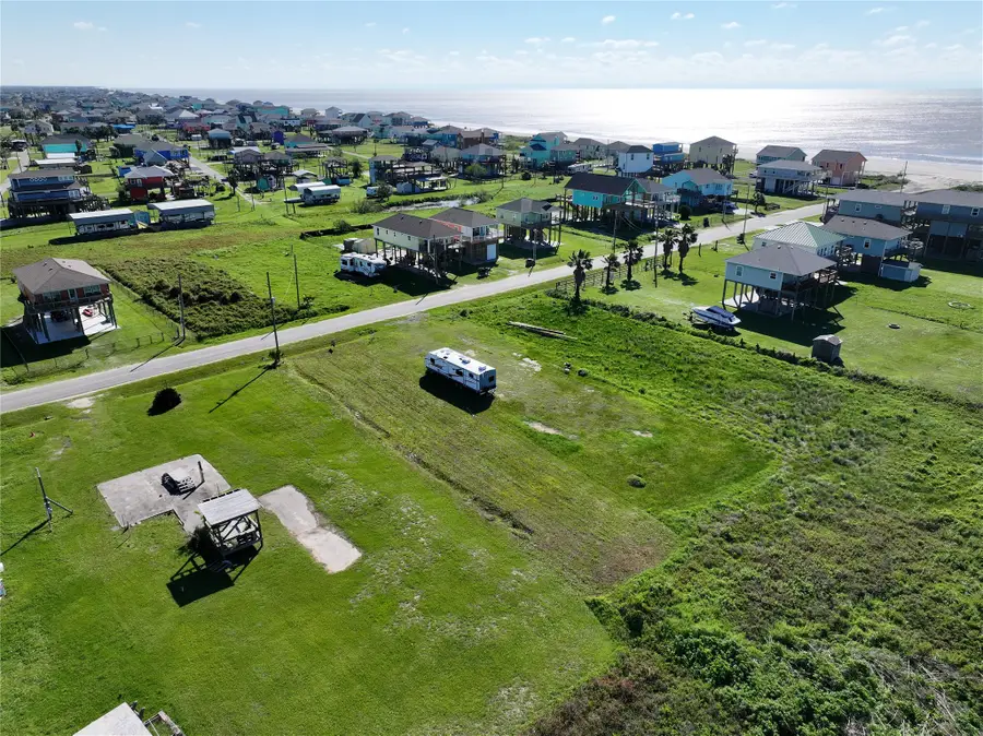 877 S Monkhouse Drive, Crystal Beach, TX 77650 - Image #2