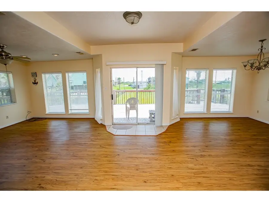 419 Thunder Road, Surfside Beach, TX 77541 - Image #2