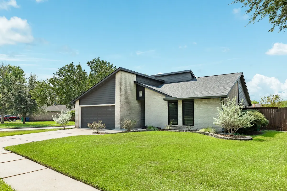 9 Sarita Court, Angleton, TX 77515 - #1