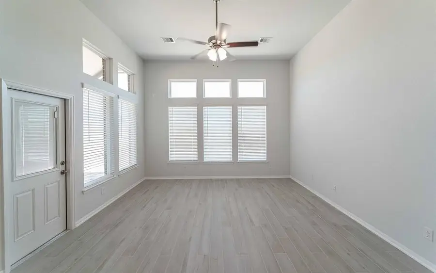 633 Canadian Trail, Dayton, TX 77535 - Image #2