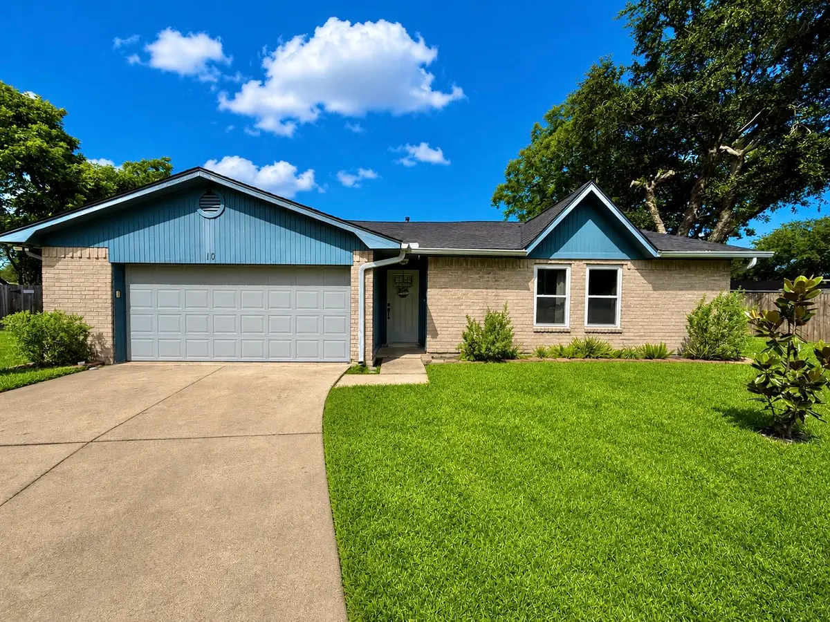 10 Lobo Court, Angleton, TX 77515 - #1