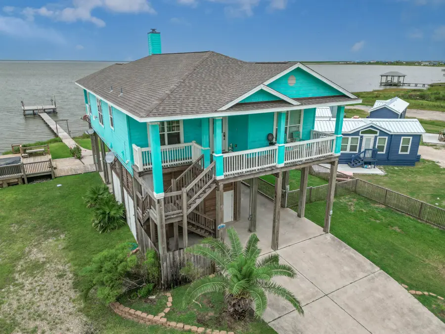 1035 Rollover Circle, Gilchrist, TX 77617 - Image #3