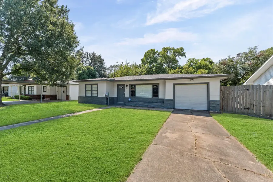921 22nd Avenue N, Texas City, TX 77590 - #3