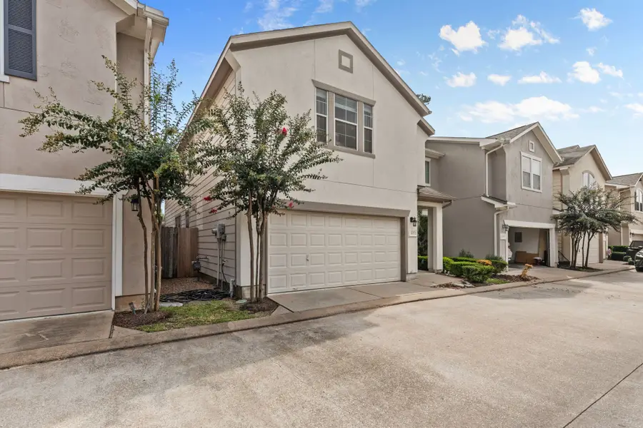 10051 Fallen Woods Drive, Houston, TX 77080 - Image #3